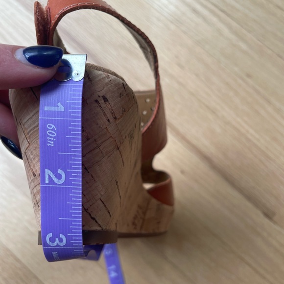 Comfortiva Leather Cork Wedge Sandals Size 8.5 in Excellent Condition - Picture 13 of 13